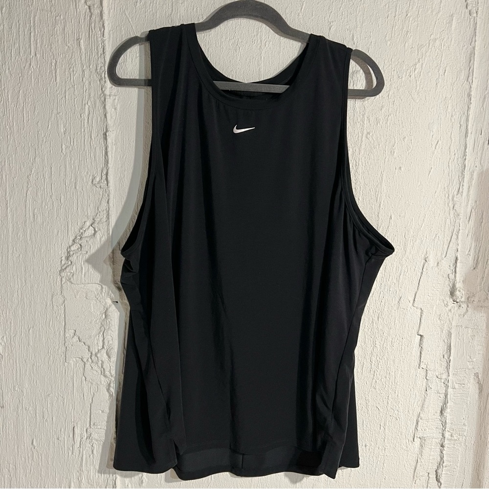 Nike • Women’s Plus Size Dri-FIT Tank top workout
